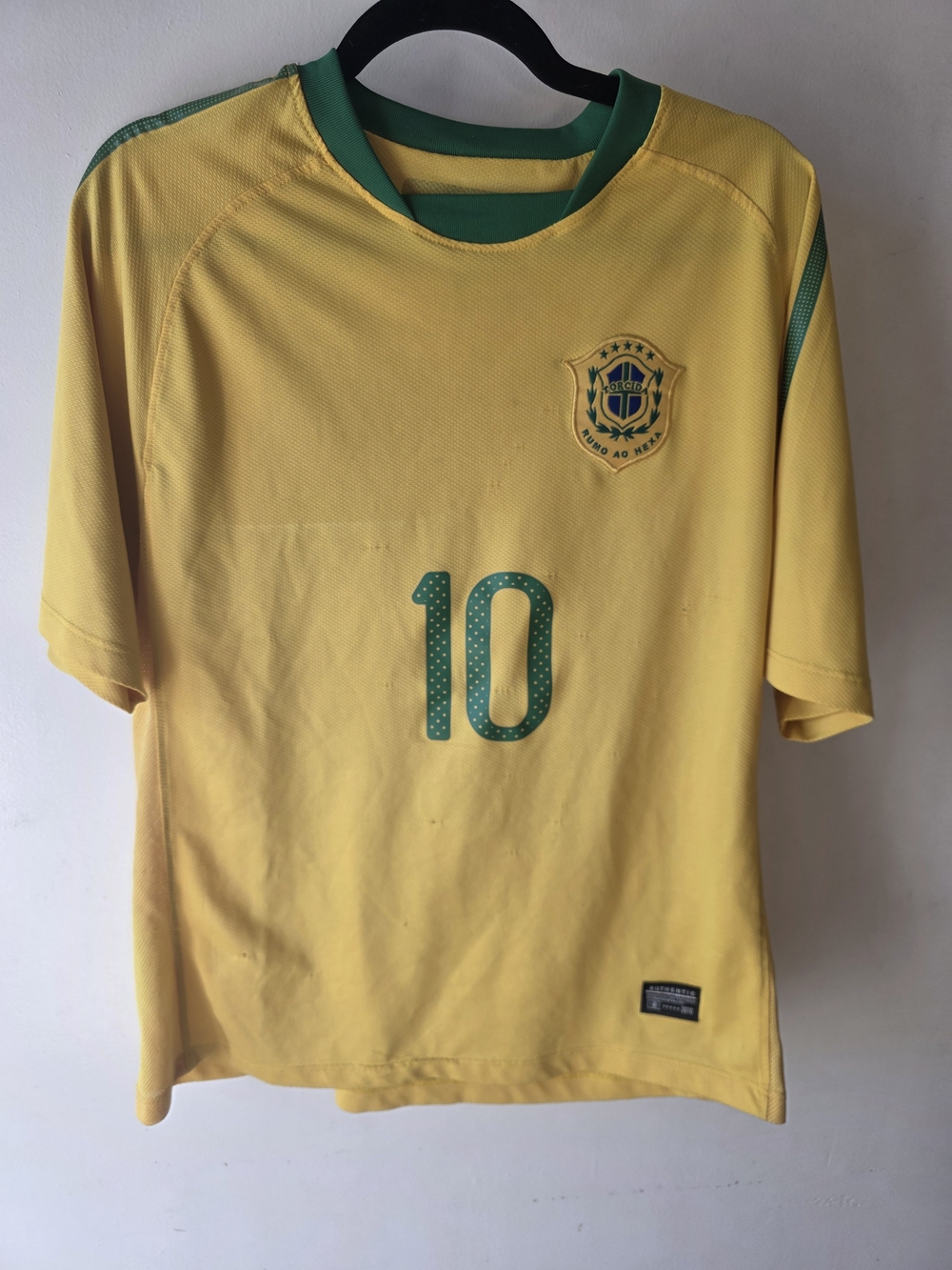 Brazil #10 Soccer Jersey Yellow Green Futebol Shirt Men’s M 2010 20x29